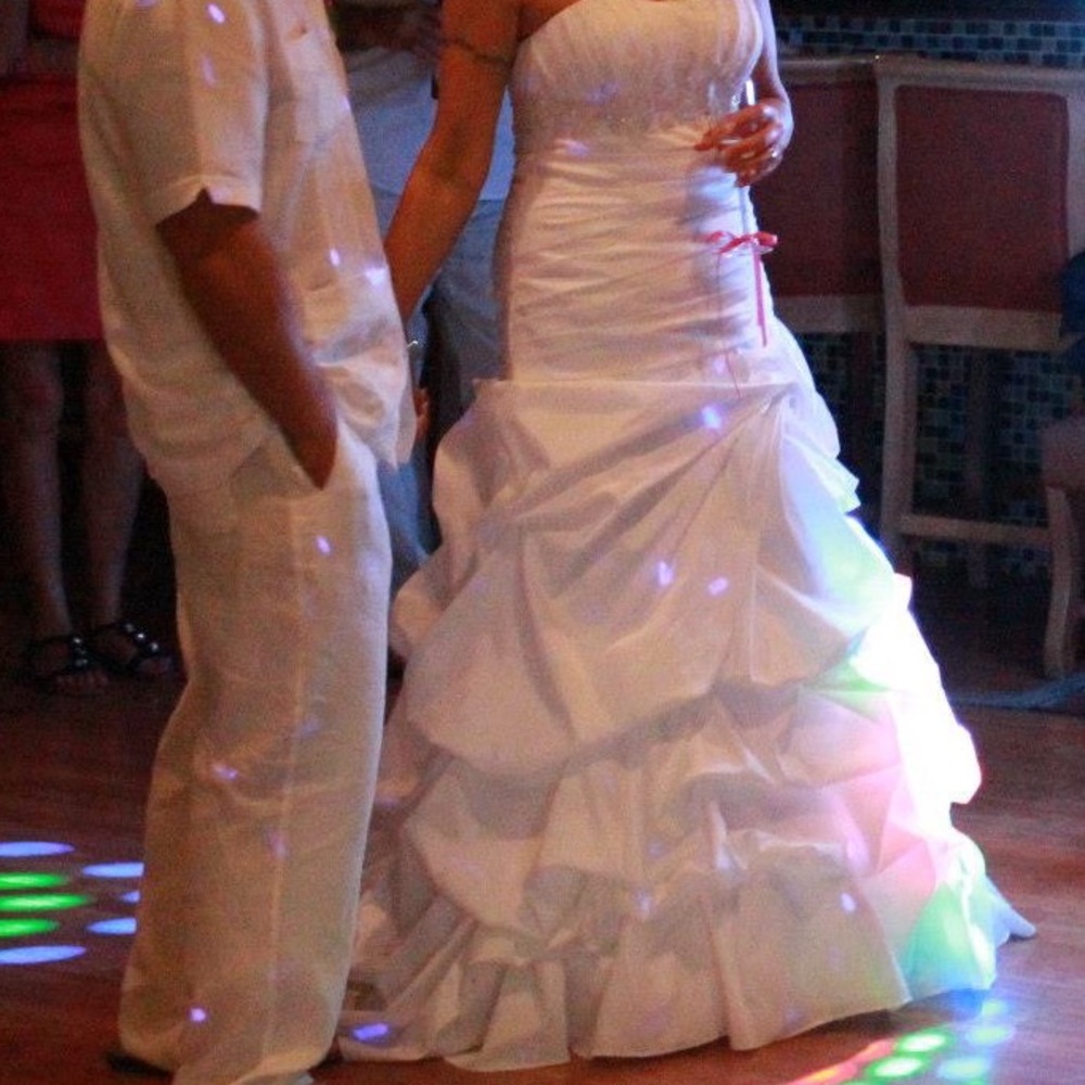 Beautiful wedding dress - Picture 4 of 6